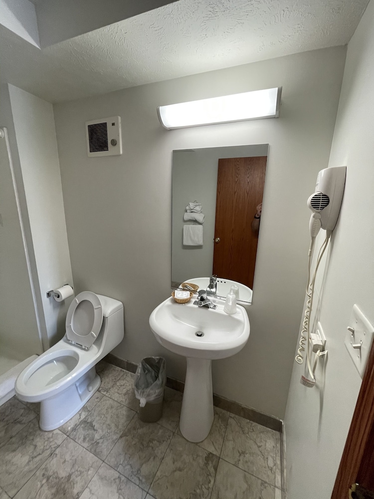 Vibe Inn Whirlpool Suites - photo 22