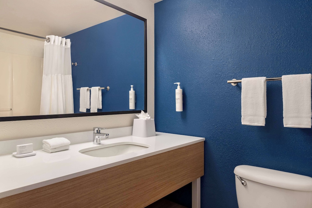 Spark by Hilton Orlando Universal Blvd - photo 17