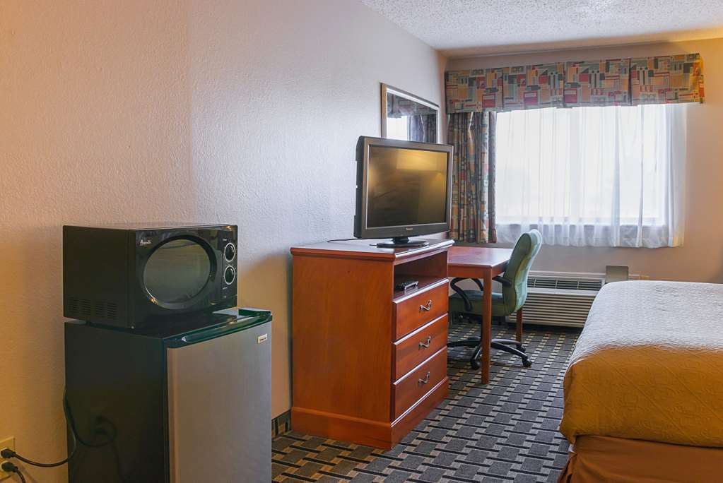 Quality Inn & Suites Detroit Metro Airport - photo 18