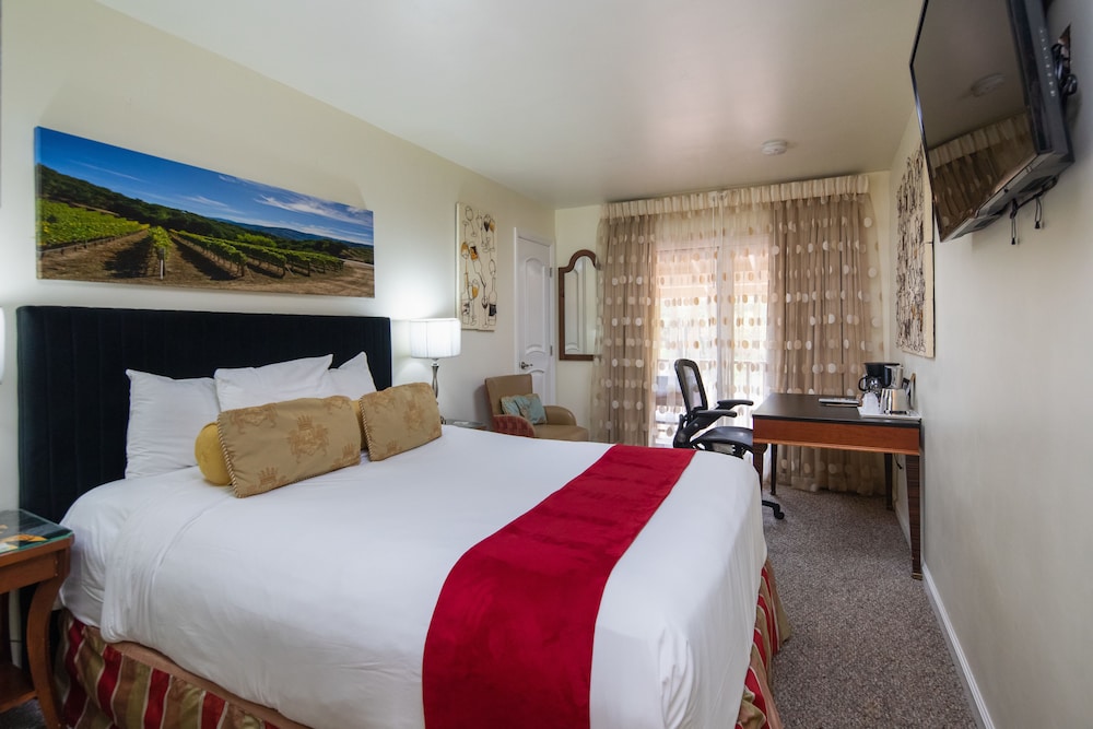 Vendange Carmel Inn & Suites - photo 6