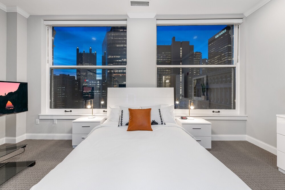 Global Luxury Suites Downtown Pittsburgh - photo 7
