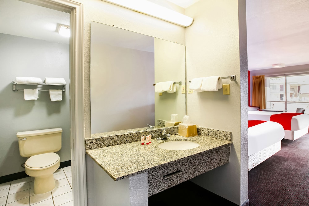 OYO Hotel Texarkana North Heights AR Hwy I 30 - photo 23