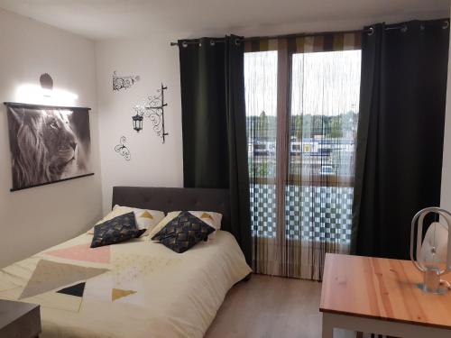 Studio - carbon neutral hotel in Aulnoye-Aymeries