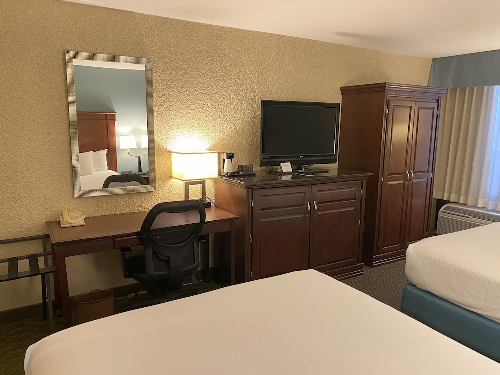 Hotel Indigo Detroit North Troy by IHG - photo 17