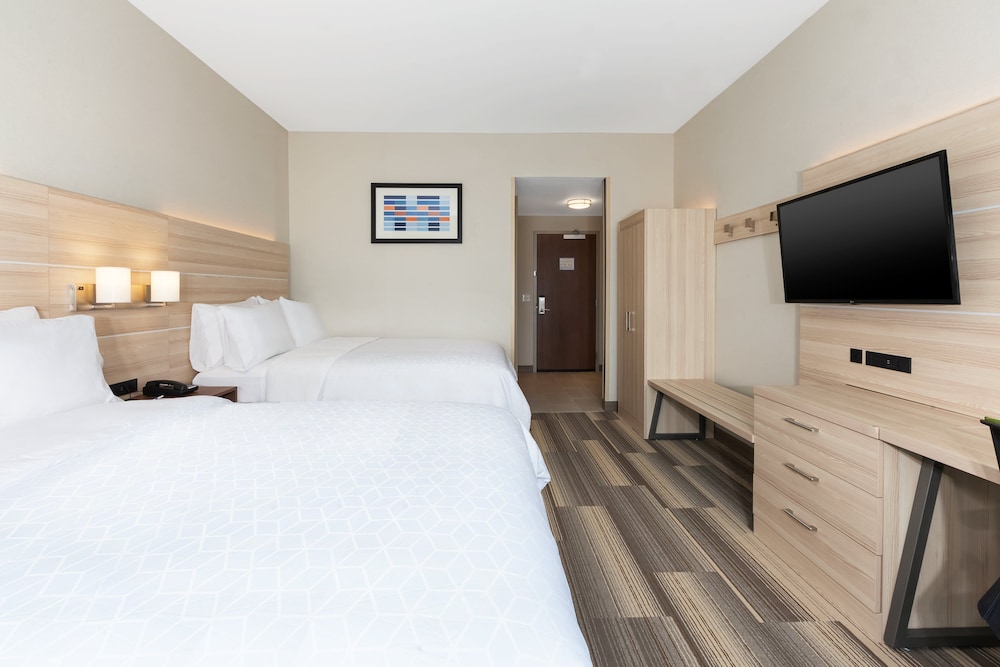 Holiday Inn Express & Suites Grand Rapids Airport South by IHG - photo 14