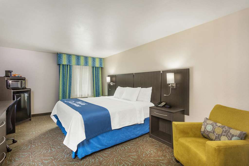 Days Inn & Suites by Wyndham East Flagstaff - photo 6