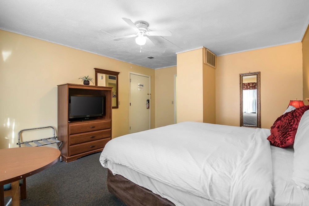 Econo Lodge Inn & Suites Tilton - photo 26