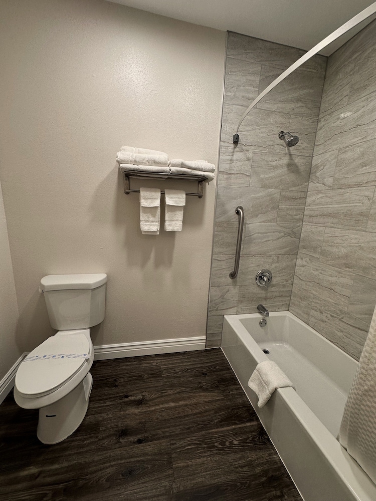 Americas Hotel El Paso Medical Center - photo 13