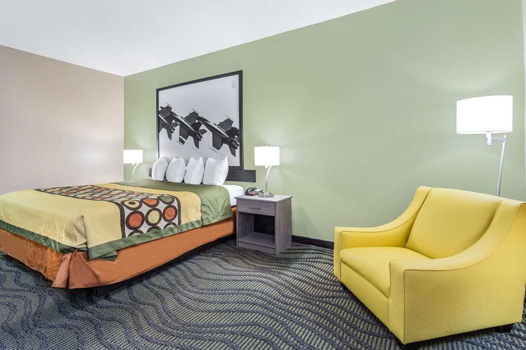 Super 8 by Wyndham Kokomo - featured photo