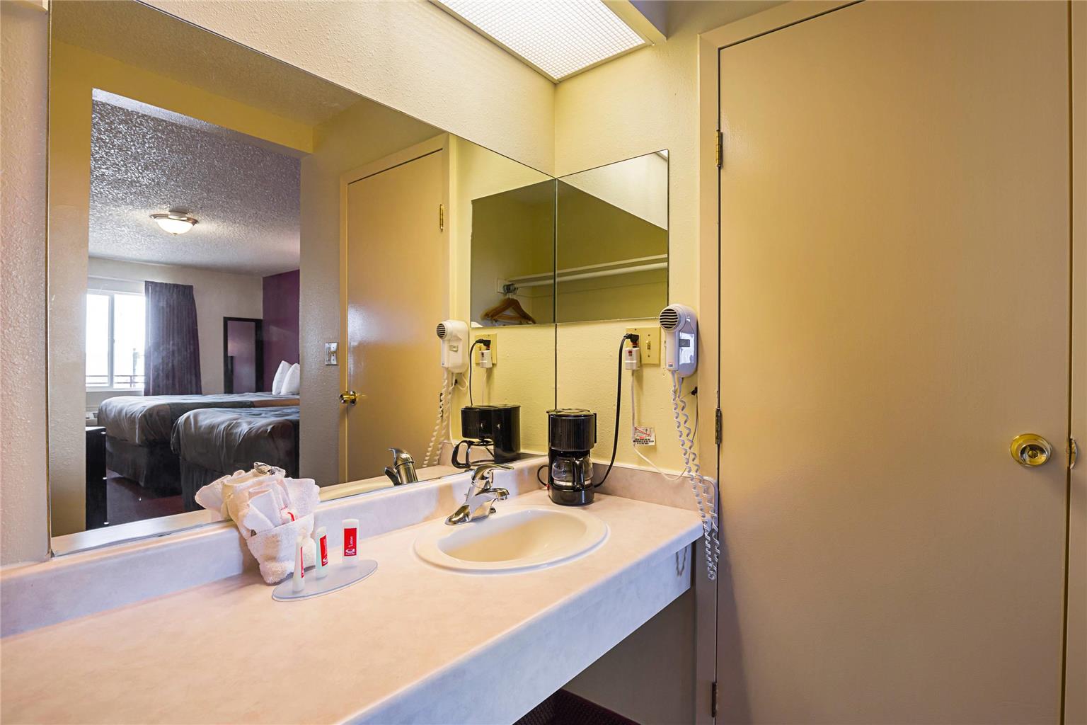 Econo Lodge Hurricane Zion Park Area - photo 19