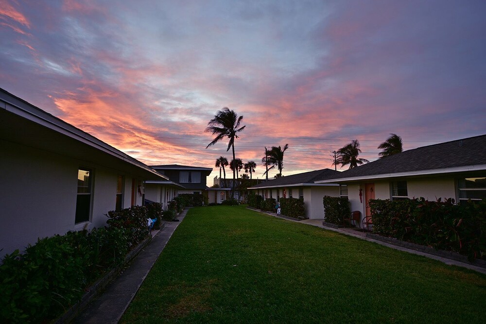 Surf Studio Beach Resort - photo 85