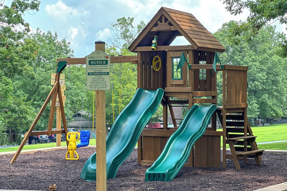 Lake Access & Resort Perks: Margaritaville Home - photo 21