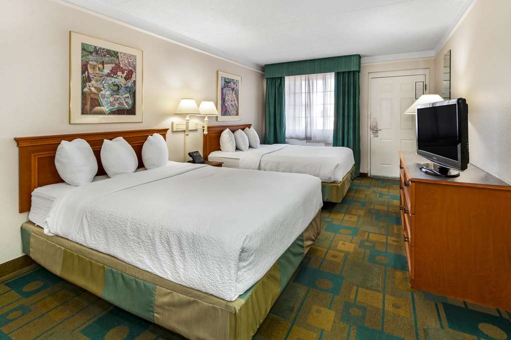 La Quinta Inn by Wyndham Albuquerque Northeast - photo 16