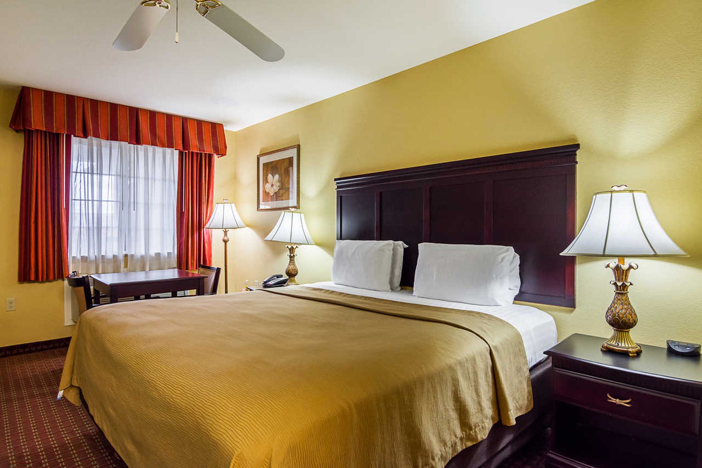 Bryant Inn & Suites - photo 17