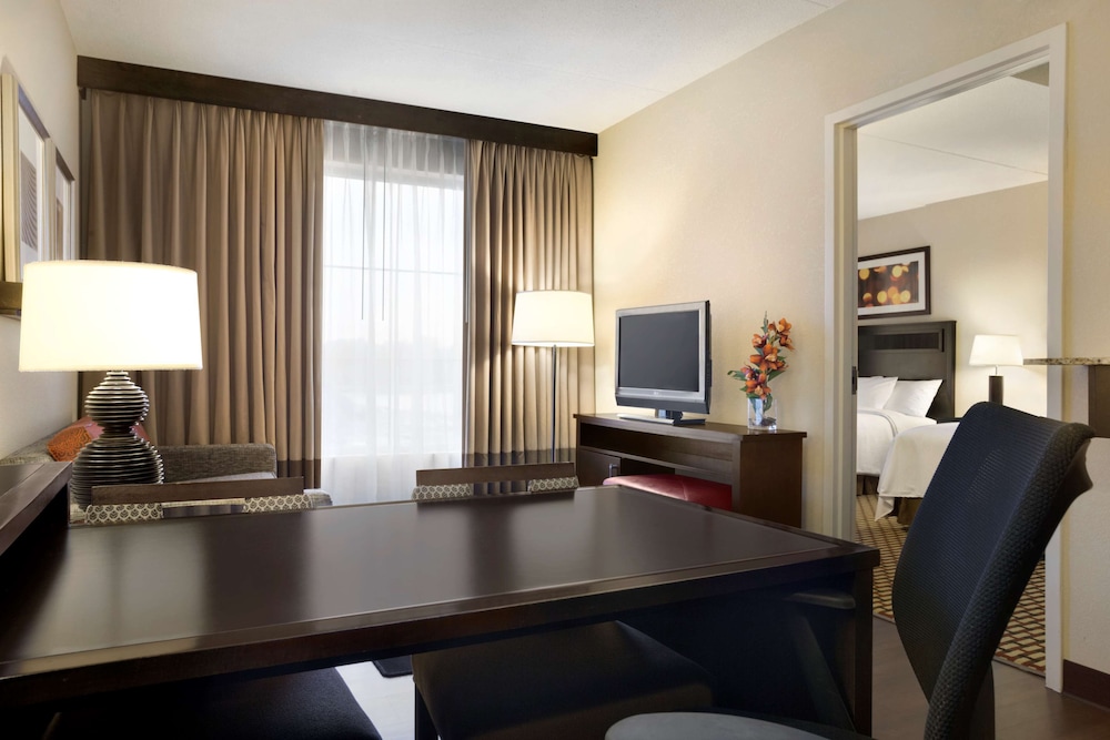 Embassy Suites by Hilton Jackson North Ridgeland - photo 13