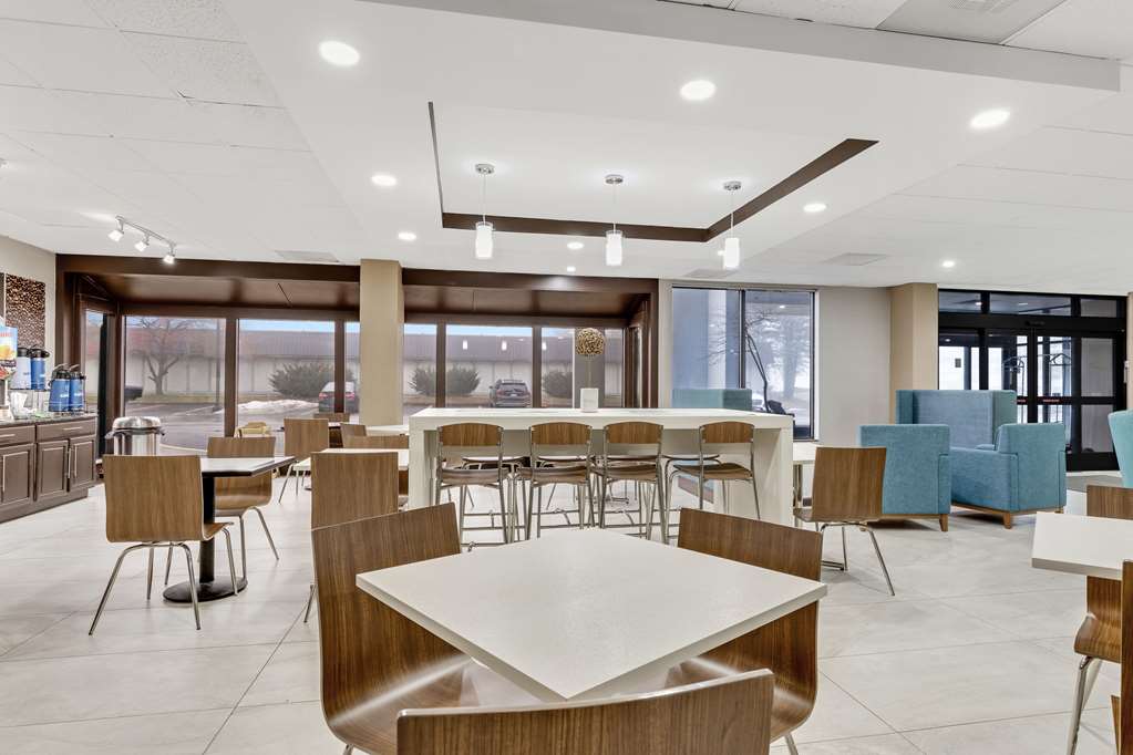 Clarion Pointe Near Erie Casino - photo 10