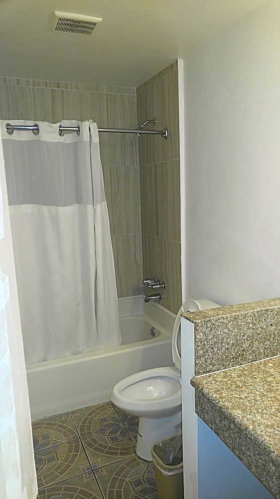 Ec Motel - photo 22