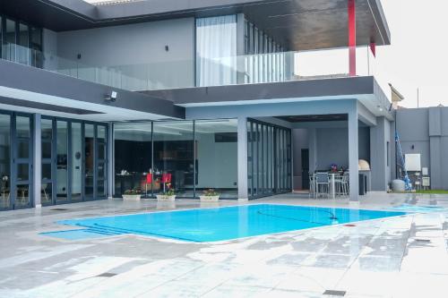 253 on Ipahla — 4-Star Luxury Hotel in Amanzimtoti, South Africa