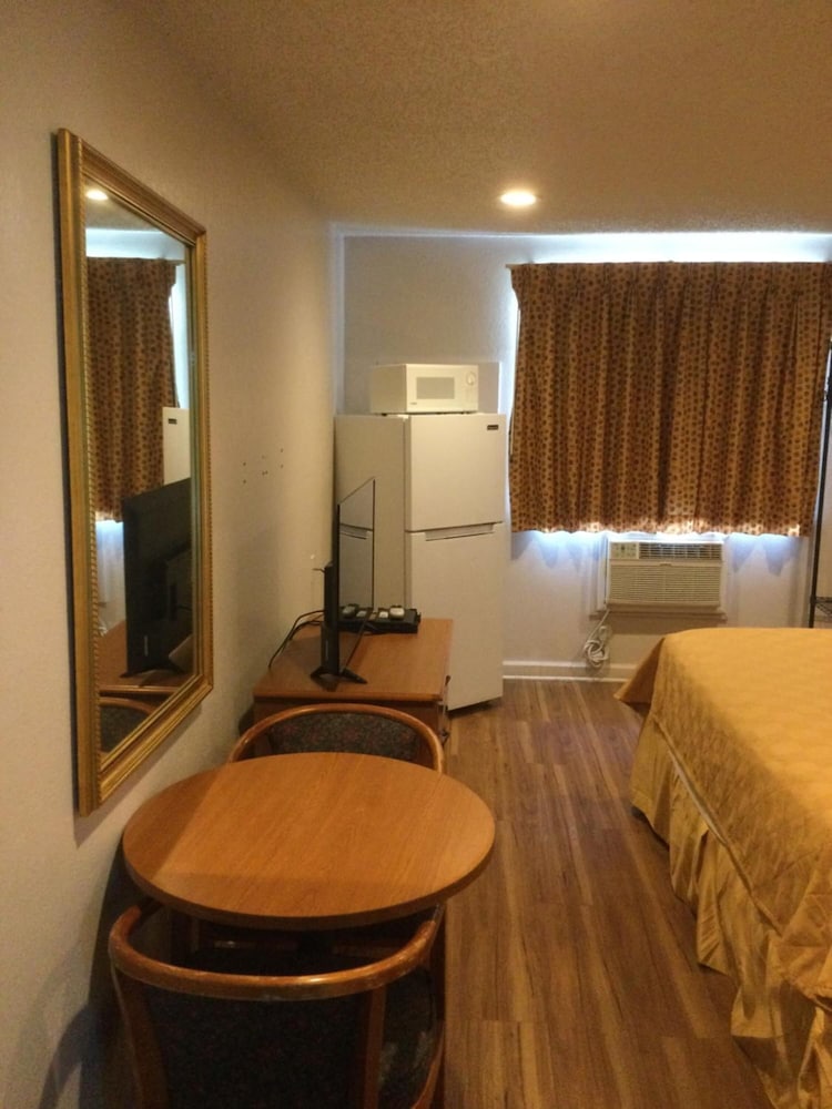 Americas Express Inn - photo 21