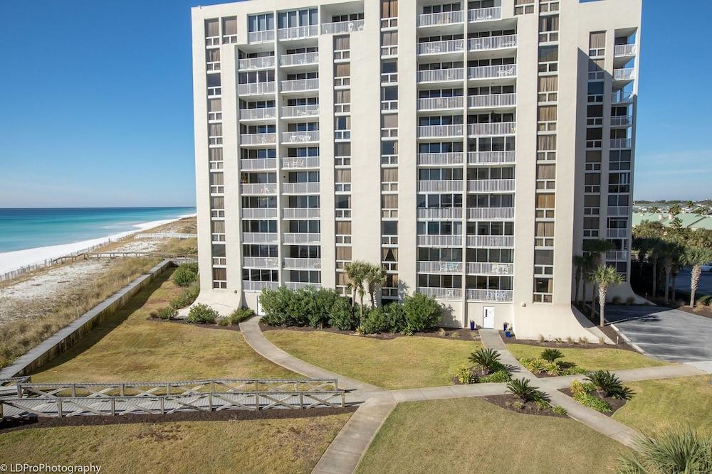 Shoreline Towers 1052 2 Bedroom Condo by RedAwning - photo 3