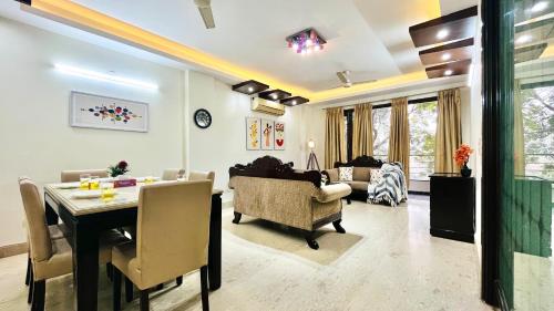 BluO Park Facing 3BHK Lift Balcony Parking — 4-Star Luxury Hotel in New Delhi, India