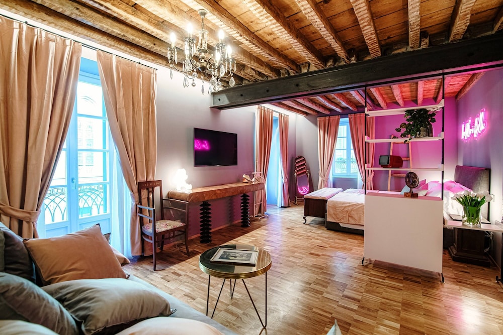 Vitrum Como Luxury Suites — 4-Star Luxury Hotel in Como, Italy