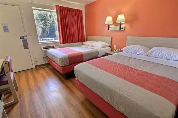 Motel 6 Williamsburg - photo 10