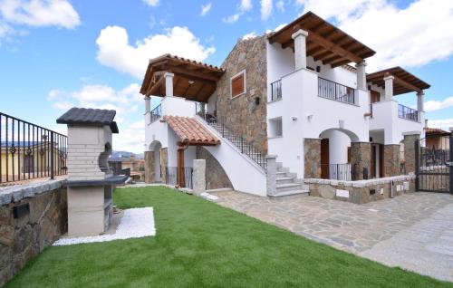 Beautiful Apartment In Olia Speciosa — 4-Star Luxury Hotel in Olia Speciosa, Italy