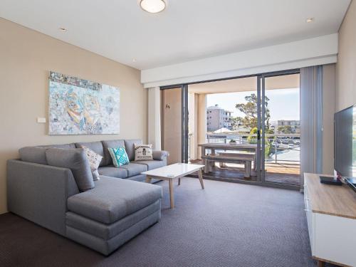 Cote D'Azure 13 61 Donald Street Lovely unit air con Wi Fi secure parking complex lift and pool — 4-Star Luxury Hotel in Tea Gardens, Australia