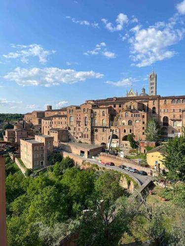 Appartamento a Due Passi Dal Duomo — 4-Star Luxury Hotel in Siena, Italy