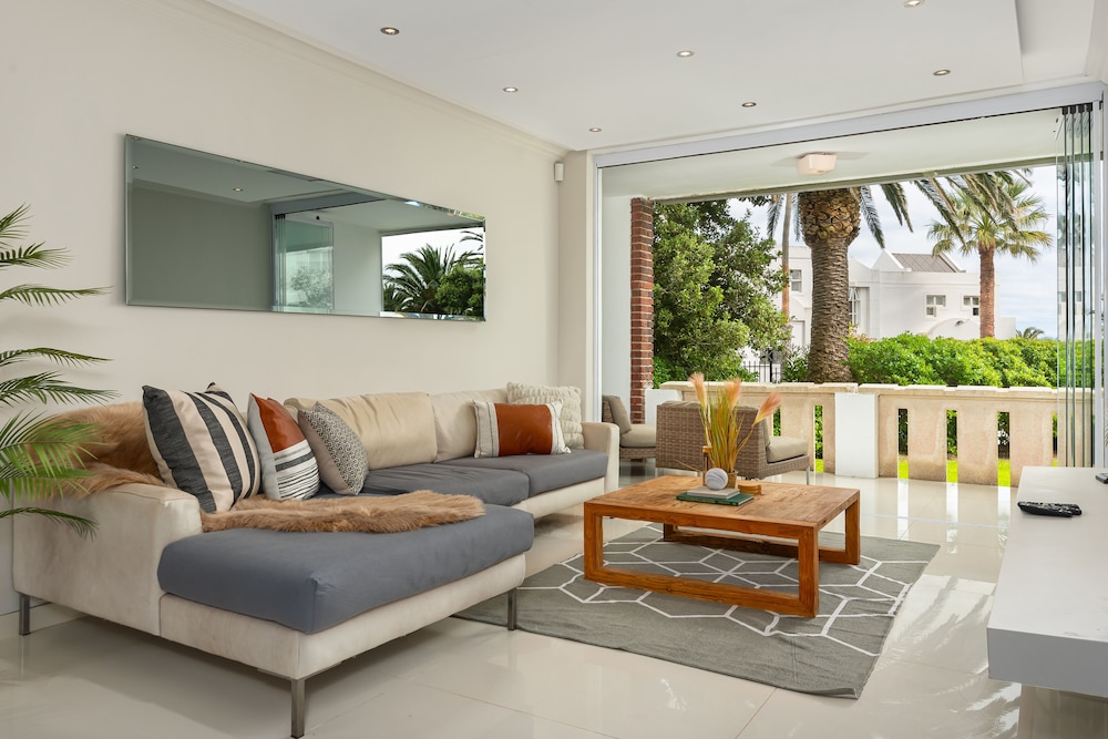 Sonnekus 5 — 4-Star Luxury Hotel in Cape Town, South Africa