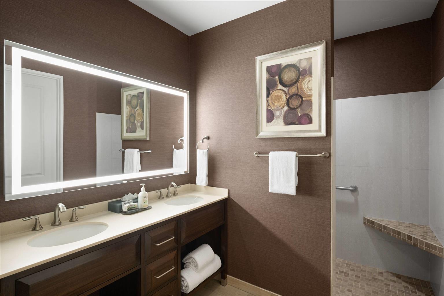 La Quinta Inn & Suites by Wyndham Paso Robles - photo 32