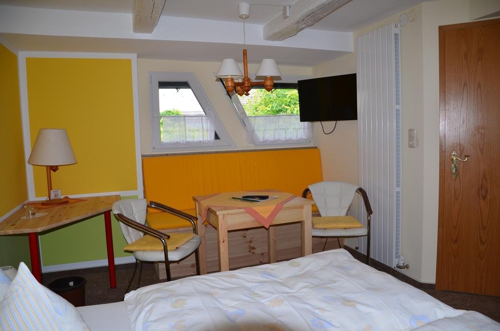Hotel Garni Oma S Heuhotel Pension Zur Galerie — Barby