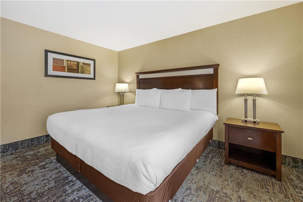 Best Western Plus Prairie Inn - photo 20