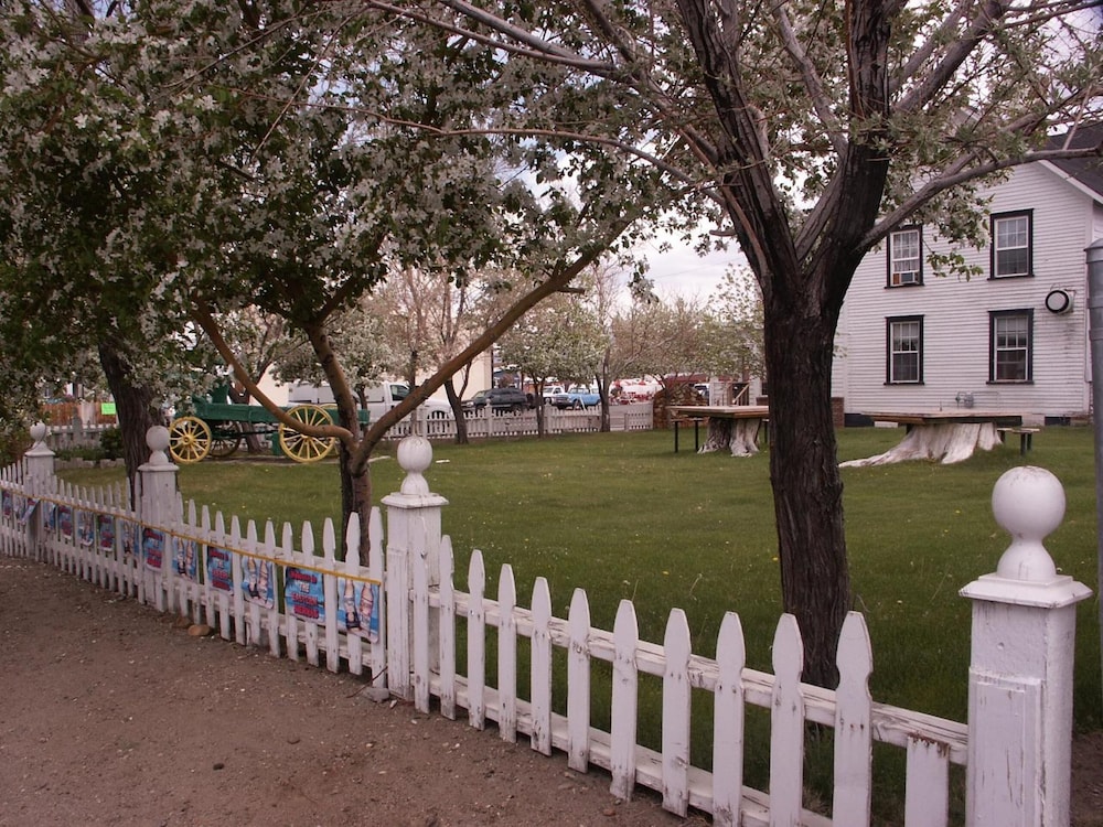 Bridgeport Inn - photo 41