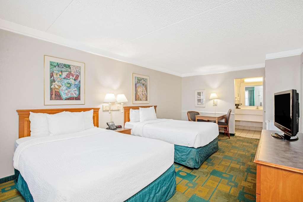 La Quinta Inn by Wyndham El Paso Cielo Vista - photo 14