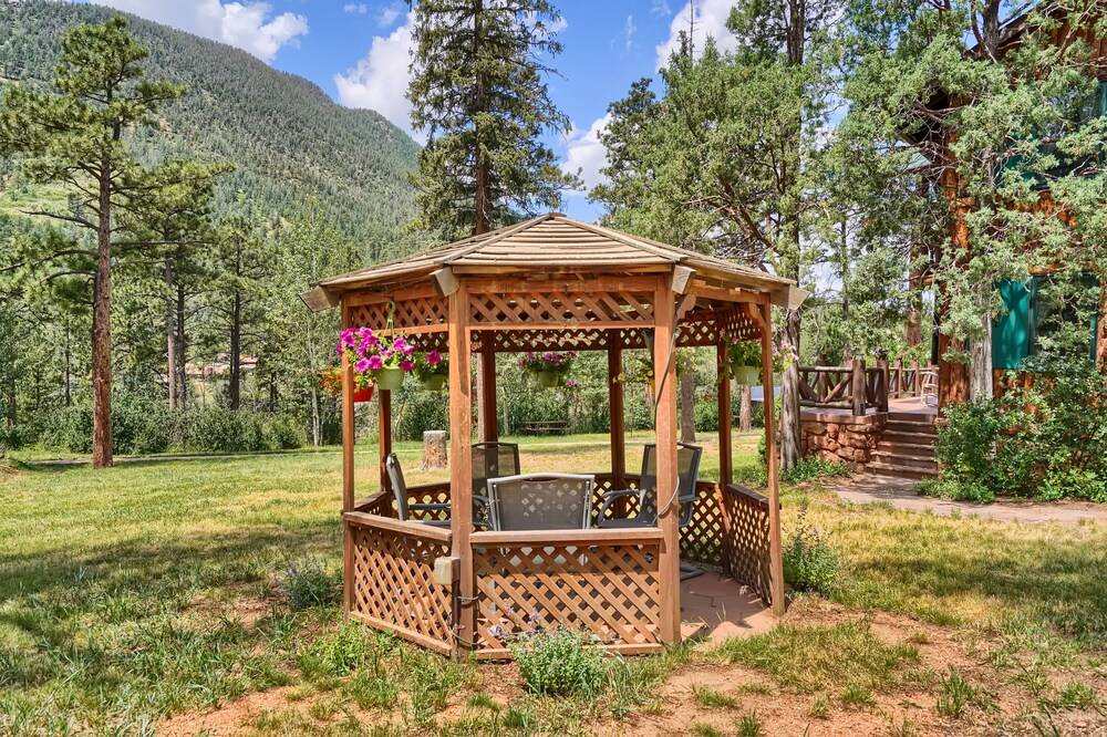 Pikes Peak Guest Cabin at Rocky Mountain Lodge - photo 24