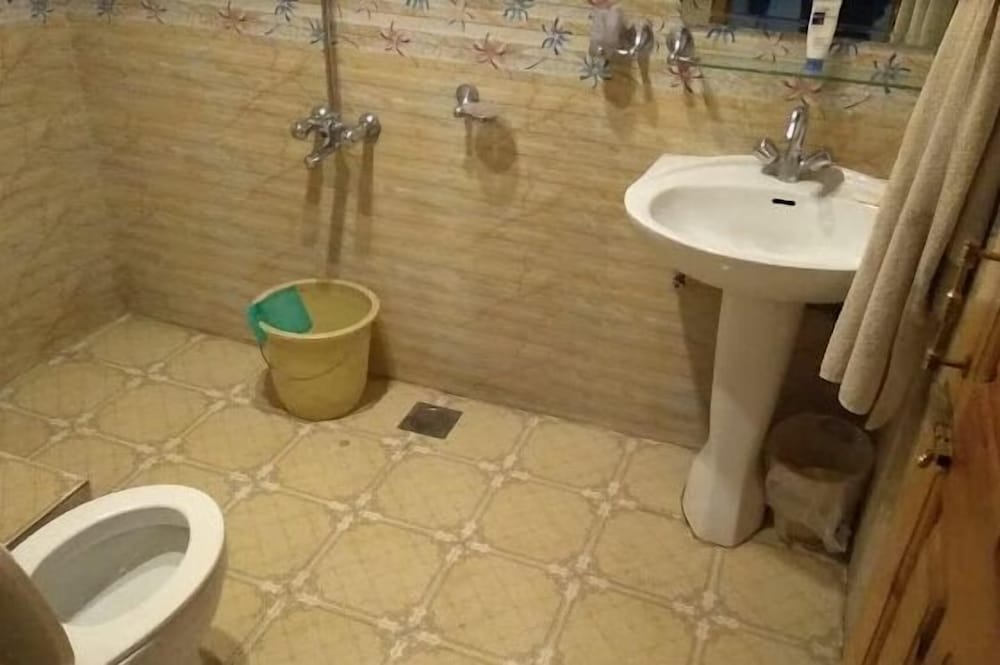 New Park Hotel & Restaurant — Baffa — photo 4