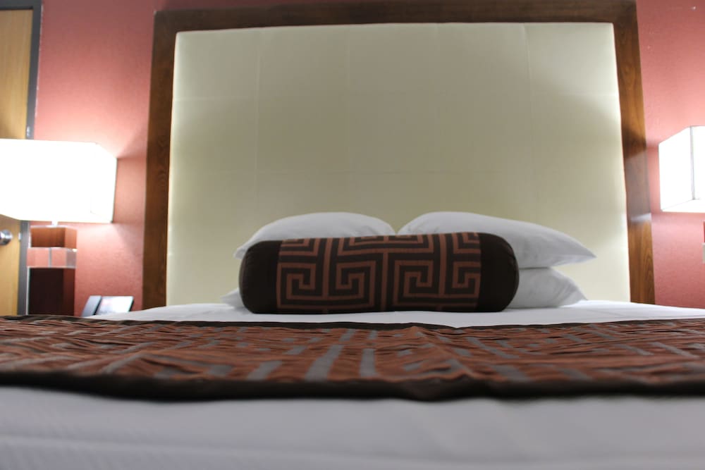 Westbridge Inn & Suites - photo 22