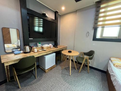 Maldives Hotel & Hostel