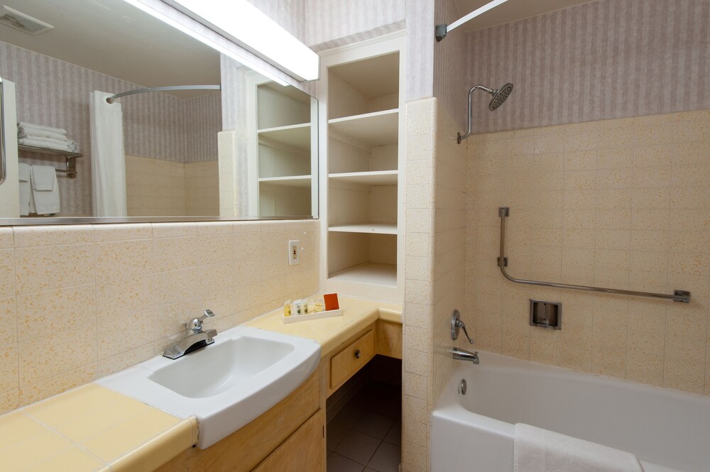 Studio City Court Yard Hotel - photo 30