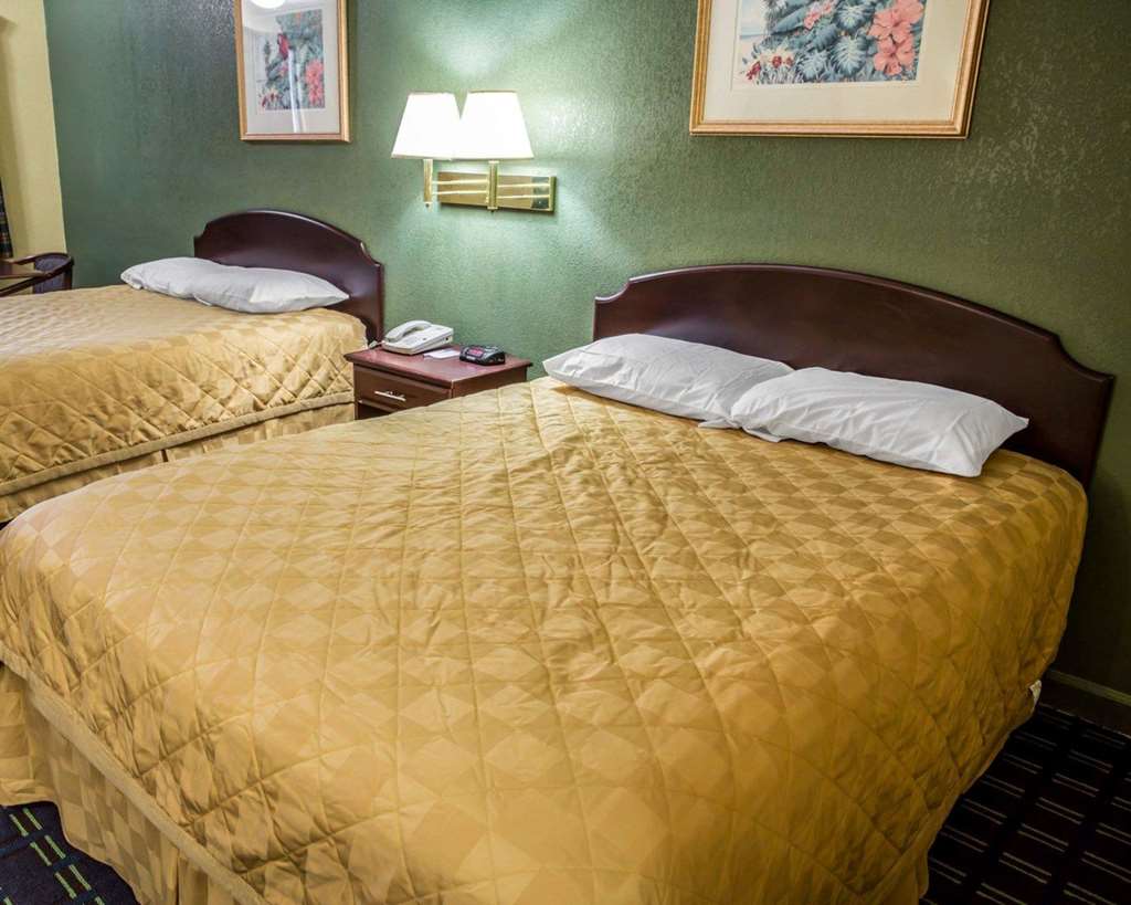 Rodeway Inn & Suites Plymouth Hwy 64 - photo 6
