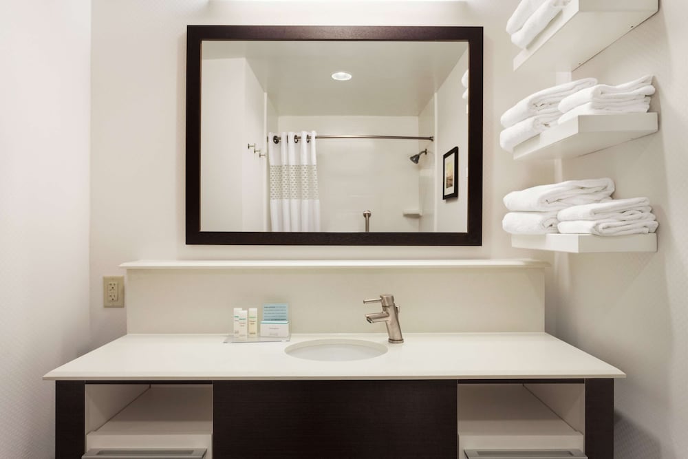 Hampton Inn Colchester - photo 29