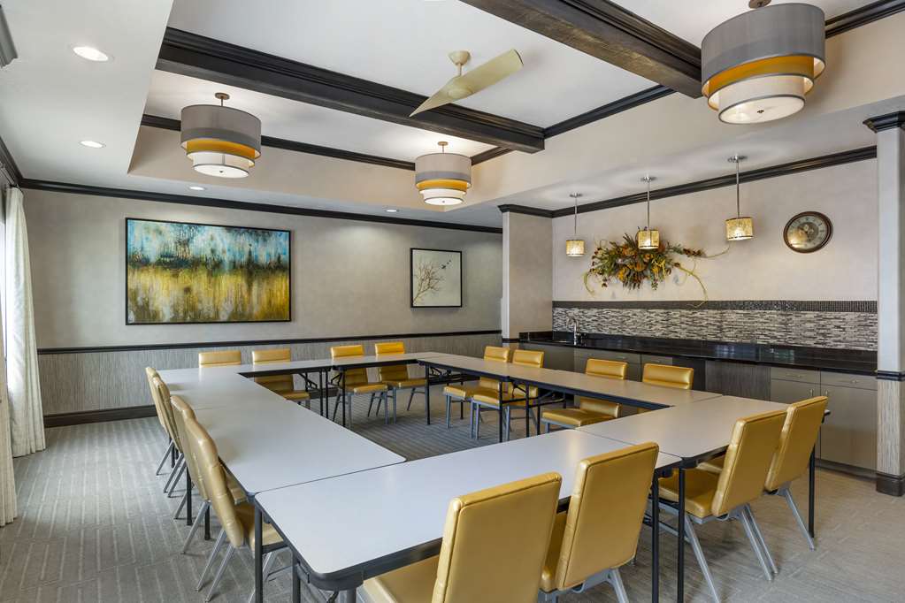 Best Western Plus Emerald Inn & Suites - photo 9