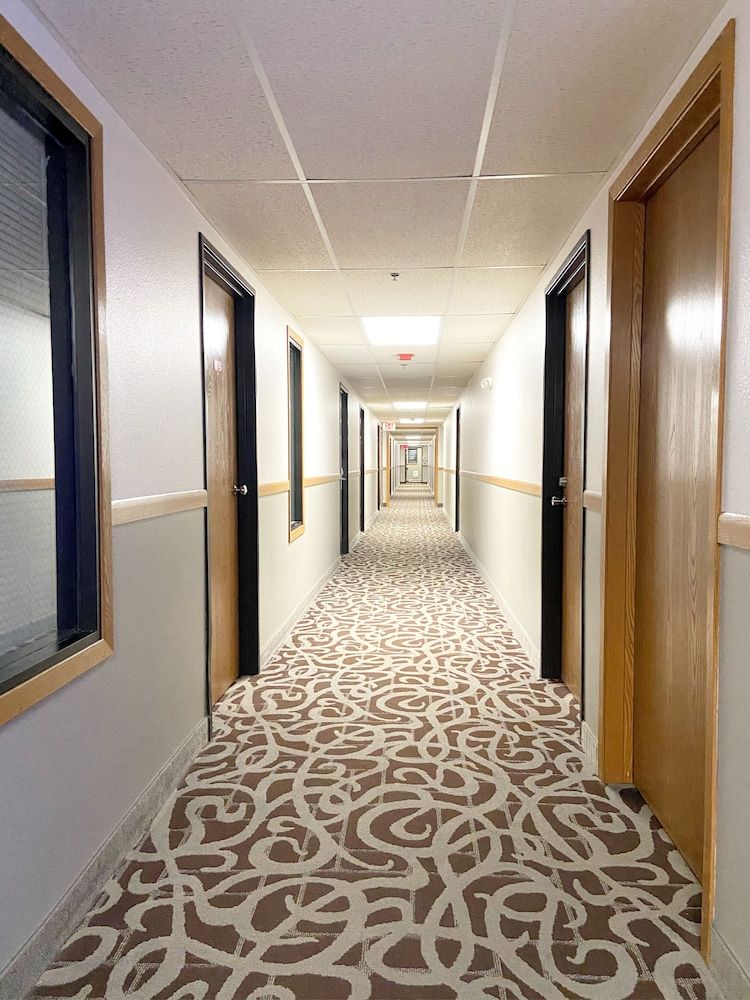Burke Inn Motel & Suites - photo 4