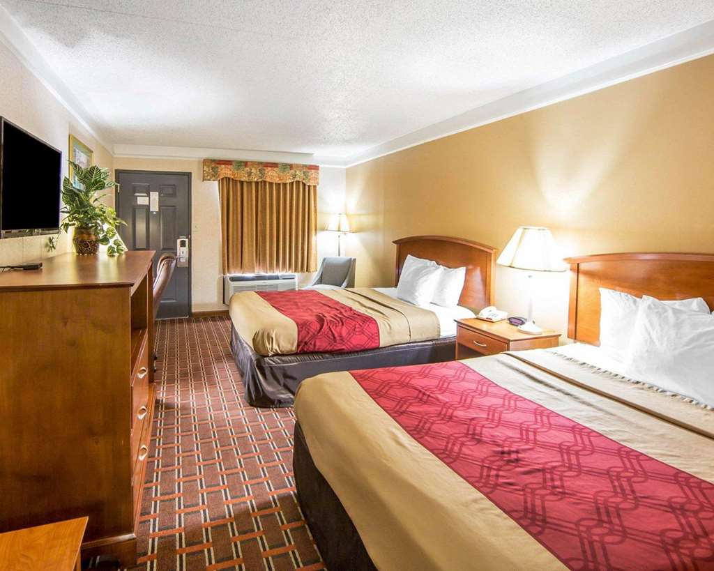 Econo Lodge Knoxville North - photo 9