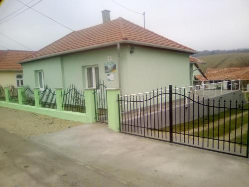 Koós Vendégház — Unknown City — photo 2