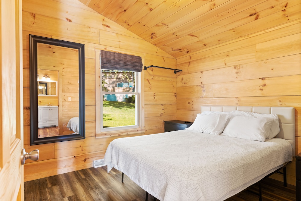 Edinboro Lake Resort Cabins - photo 28