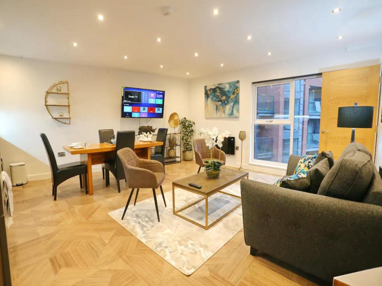 Penthouse Perfect For Couples by AO Arena Pass the Keys — 4-Star Luxury Hotel in Manchester, United Kingdom