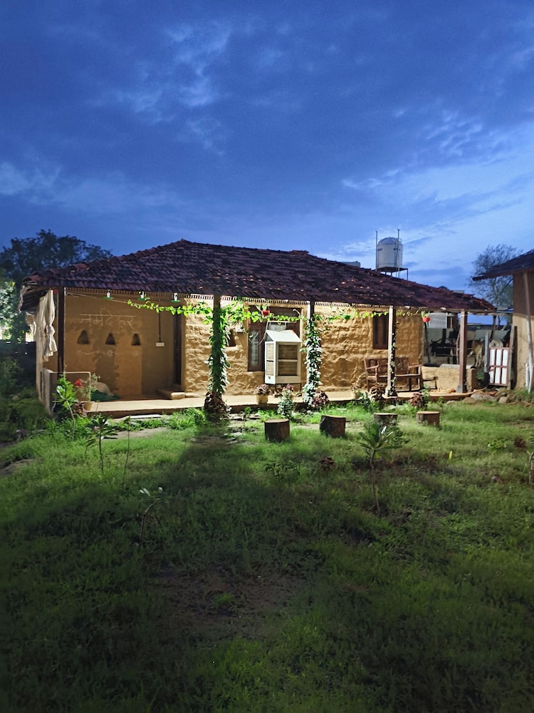 Shiva kashi Home stay — 4-Star Luxury Hotel in Kasrawad, India